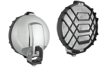 Phare halogène d'antibrouillard dans un boîtier chromé